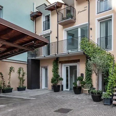 Jasmine Πανσιόν 3*